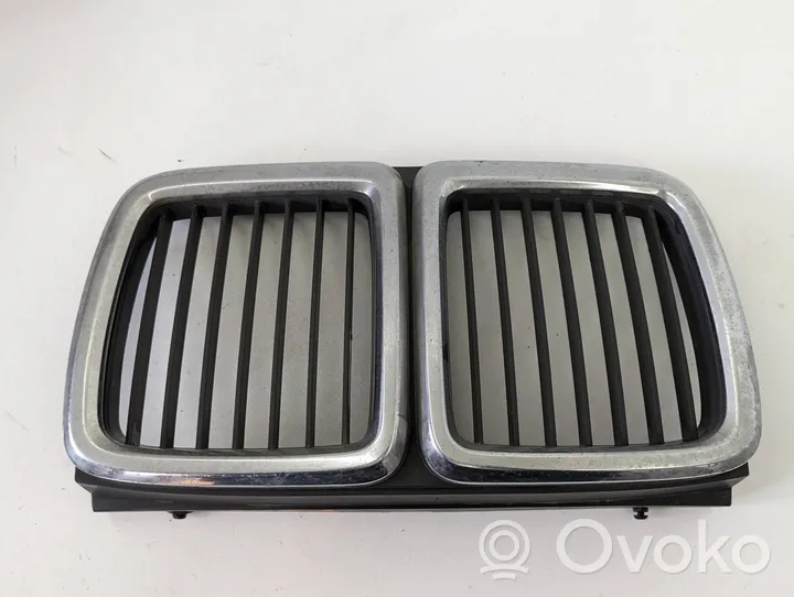 BMW 7 E23 Grille de calandre avant 51131908697