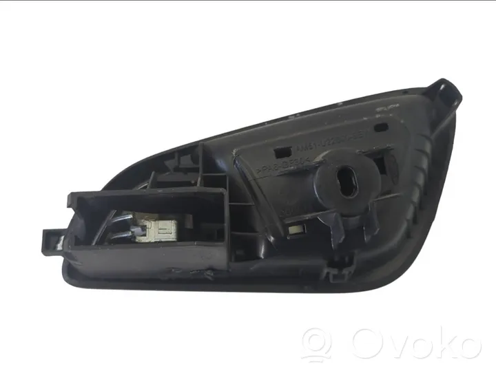 Ford Focus Klamka wewnętrzna drzwi tylnych AM51U22600BEW