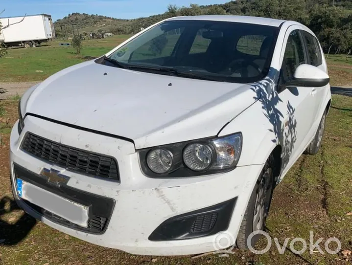 Chevrolet Aveo Takaoven verhoilu 