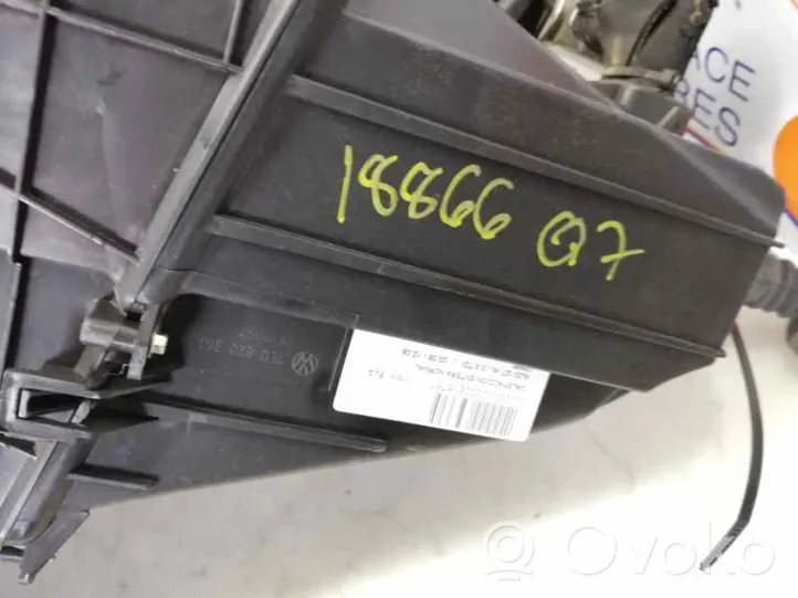 Audi Q7 4L Salono oro mazgo plastikinis korpusas 