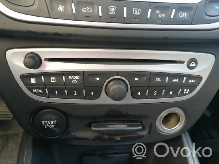 Renault Megane III Unité principale radio / CD / DVD / GPS 281150023R