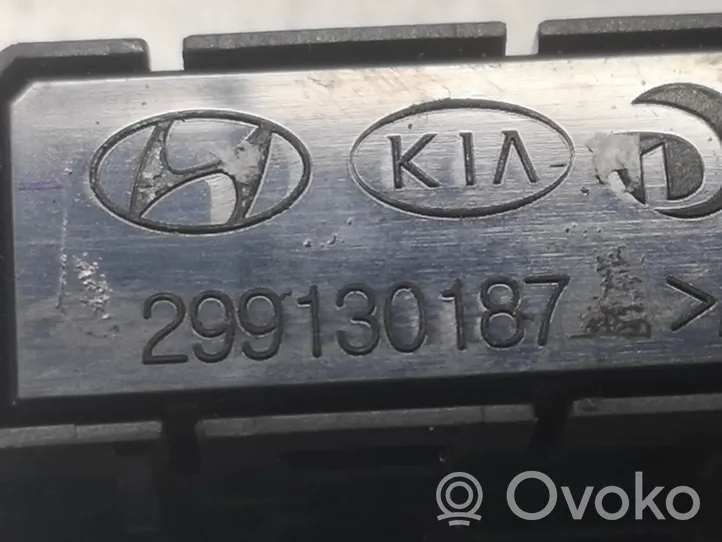 Hyundai i10 Autres commutateurs / boutons / leviers 299130187