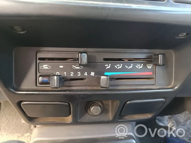 Nissan PickUp Panel klimatyzacji 