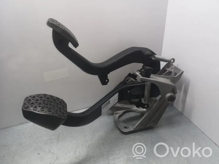 BMW 3 E90 E91 Clutch pedal 35316761