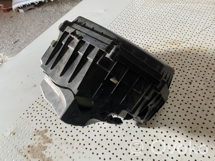 Volvo XC70 Air filter box 