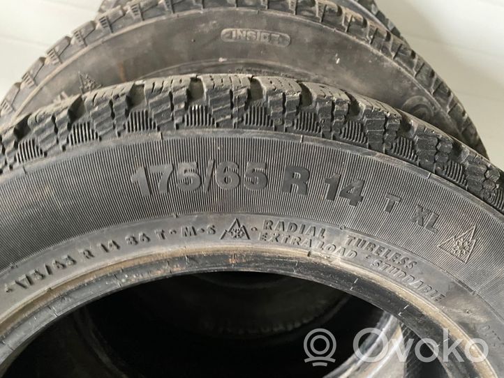 Volkswagen Golf IV Pneus d’hiver R14 à crampons 