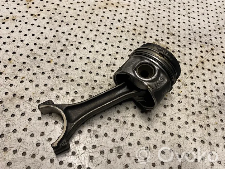 Volkswagen Caddy Piston with connecting rod 