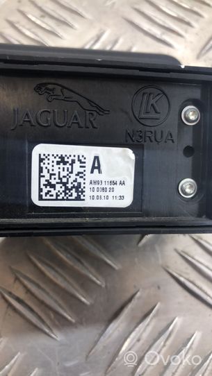 Jaguar XJ X351 Przycisk otwierania klapy bagażnika AW9311654AA