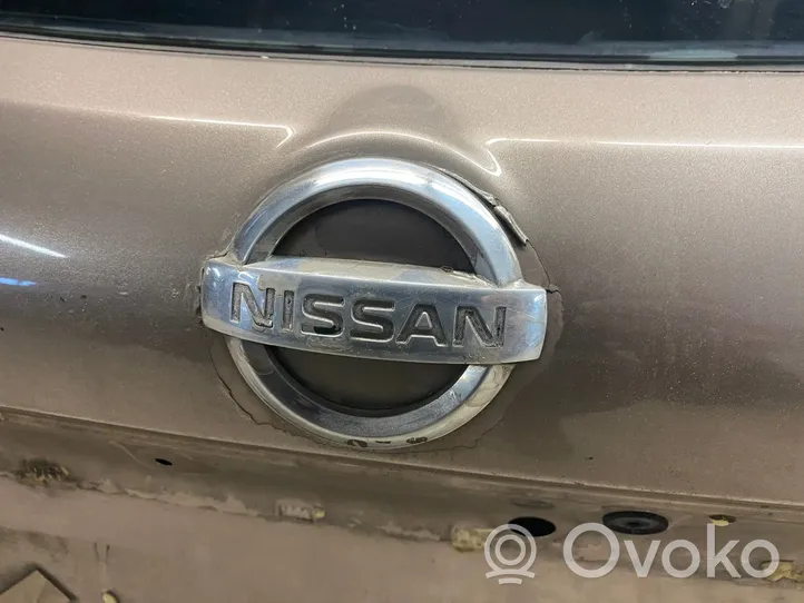 Nissan Qashqai Takaluukun/tavaratilan kansi 