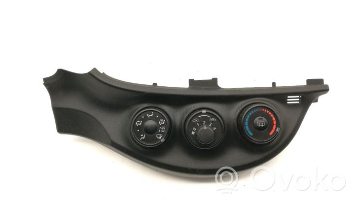 Toyota Yaris Przełącznik / Włącznik nawiewu dmuchawy 554060D490