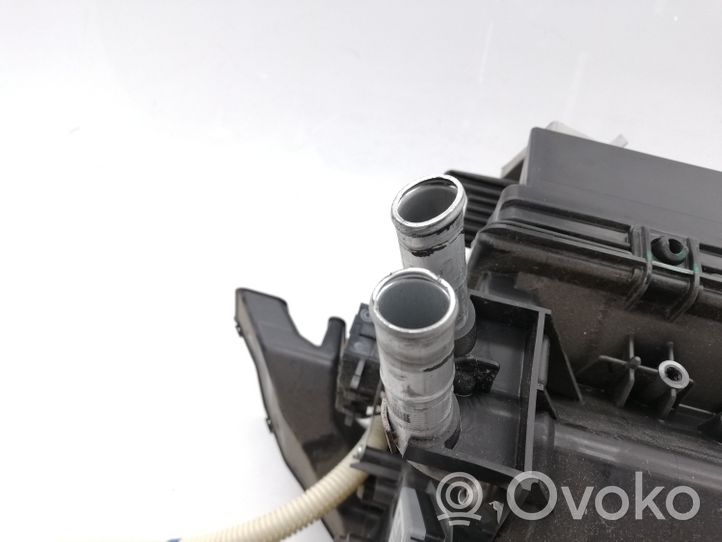 Toyota Avensis T270 Montaje de la caja de climatización interior 0134100410