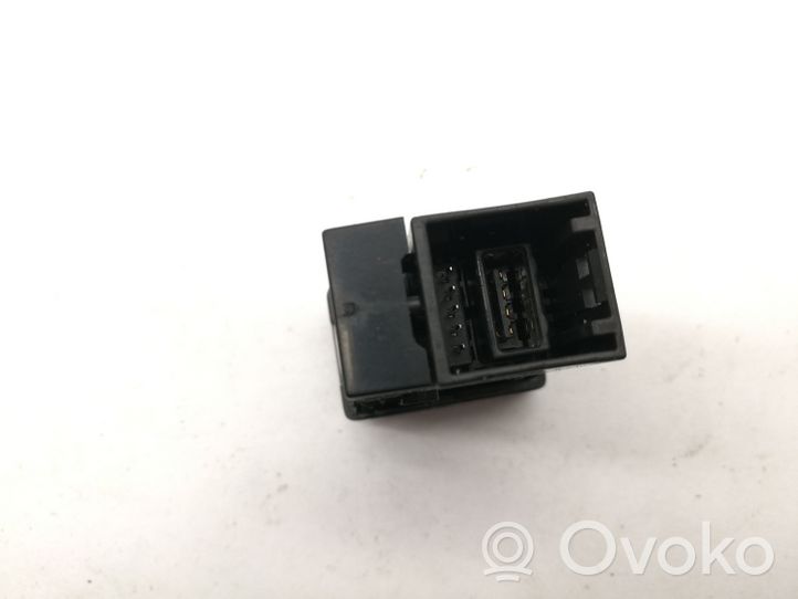 Toyota Verso Connettore plug in AUX 861900D030