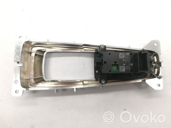 BMW X6 F16 Rankinio stabdžio jungtukas 9355232