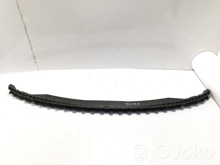 Volkswagen Tiguan Support de montage de pare-chocs avant 1K0805083