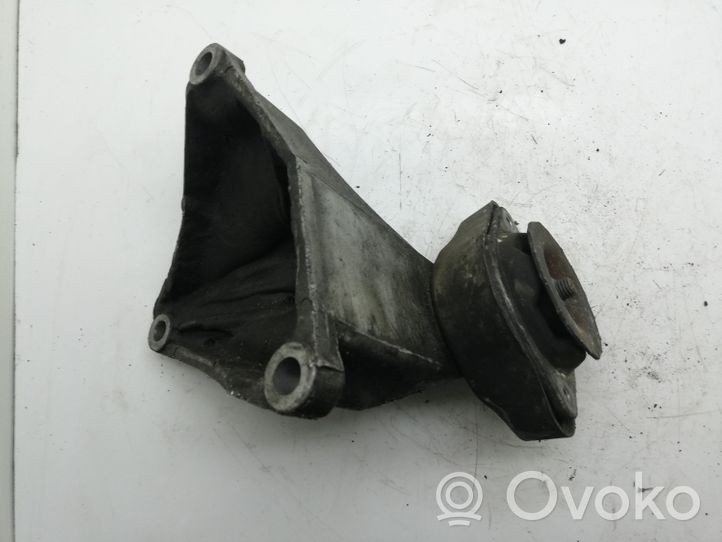 Audi A4 S4 B5 8D Supporto della scatola del cambio 8D0399114