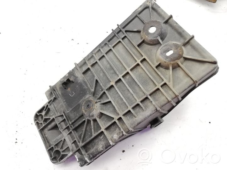 Mazda 3 II Support boîte de batterie KE7056041