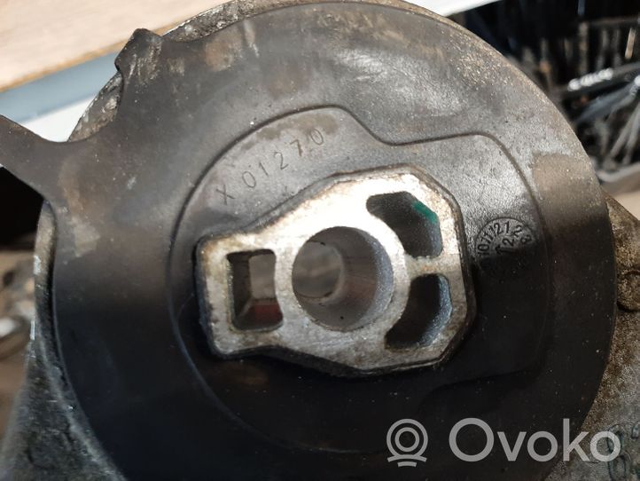 Opel Antara Supporto della scatola del cambio X00762A