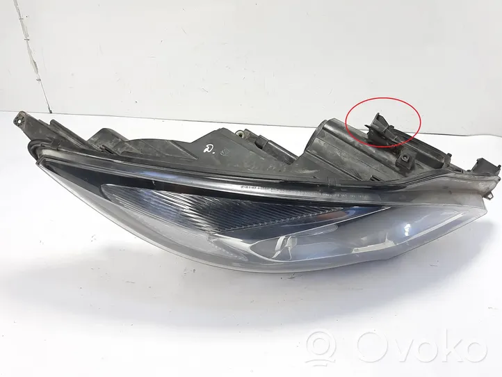 Opel Zafira C Lampa przednia 39009024