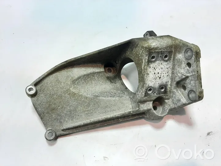 Volvo V40 Support de boîte de vitesses 31370633