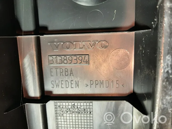 Volvo V40 Vararenkaan osion verhoilu 31389394