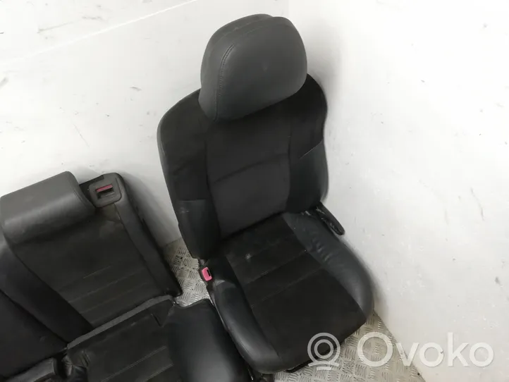 Toyota Avensis T270 Kit intérieur 