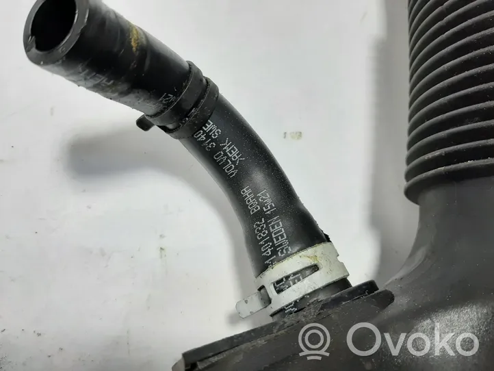 Volvo V40 Tube d'admission de tuyau de refroidisseur intermédiaire 31338661
