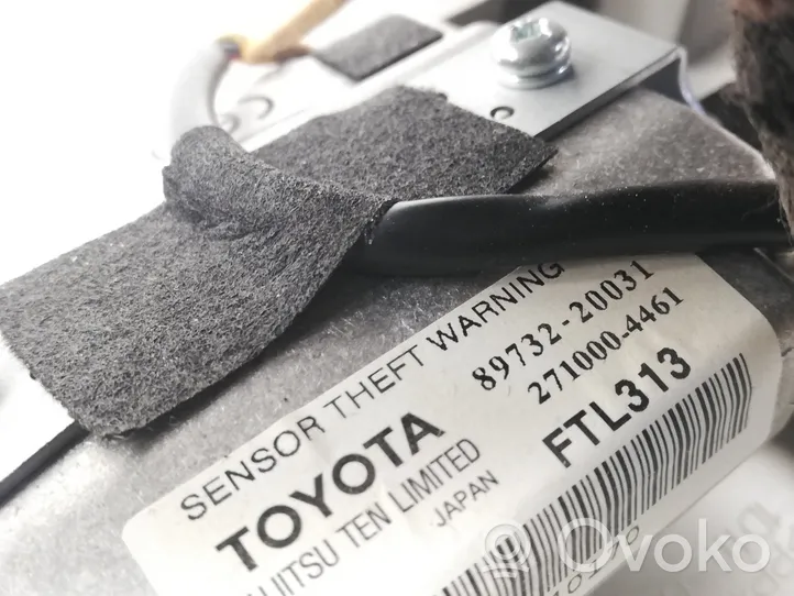 Toyota Avensis T270 Priekinių vietų apšvietimo žibintas 8973220031