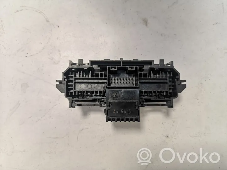 Skoda Superb B8 (3V) Interruttore del freno di stazionamento/freno a mano 3V0927225B