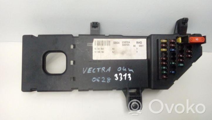 Opel Vectra C Module de fusibles 13181983