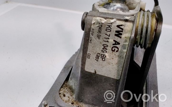 Skoda Octavia Mk2 (1Z) Lewarek zmiany biegów / górny 1K0711049BP