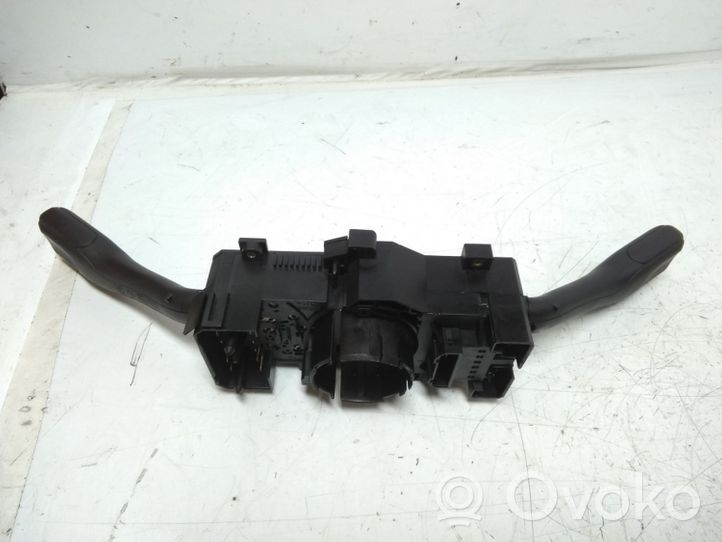 Audi A2 Pyyhkimen/suuntavilkun vipukytkin 8L0953513G