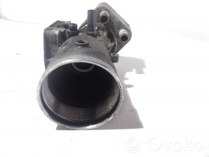 Audi A4 S4 B7 8E 8H Mocowanie / uchwyt filtra oleju 045115389E