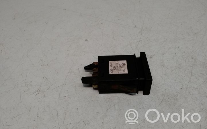 Volkswagen PASSAT B5.5 Windscreen/window heater switch 3B0959621C