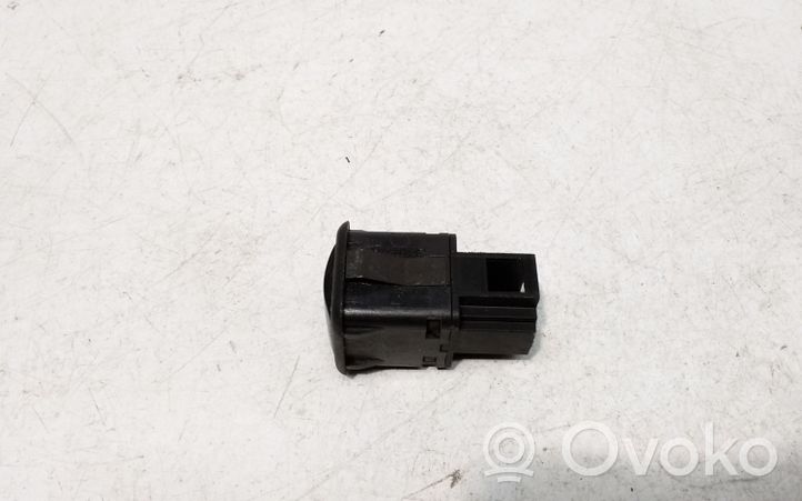 Volkswagen PASSAT B5 Schalter Tankdeckel Tankklappe Tankentriegelung 3B0959833A