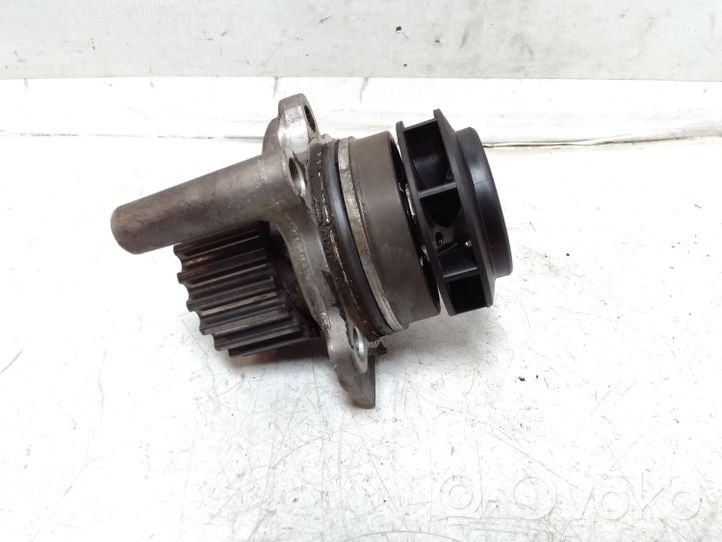 Volkswagen PASSAT B7 Water pump 03L121031B