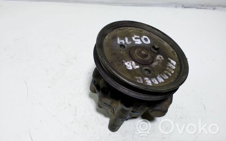 Land Rover Freelander Ohjaustehostimen pumppu HE1205082