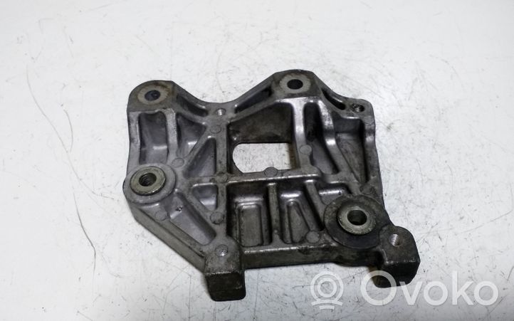 Mazda 6 Support de compresseur de clim R2AA15810