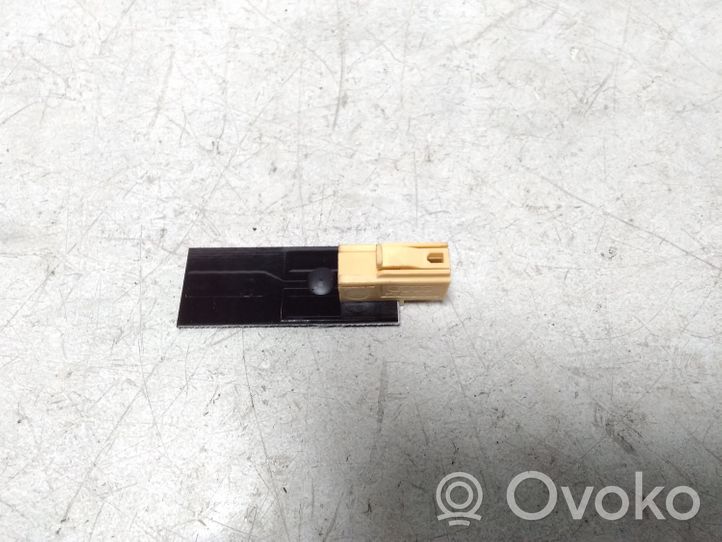 Audi A8 S8 D3 4E Antenna bluetooth 8P0035503E