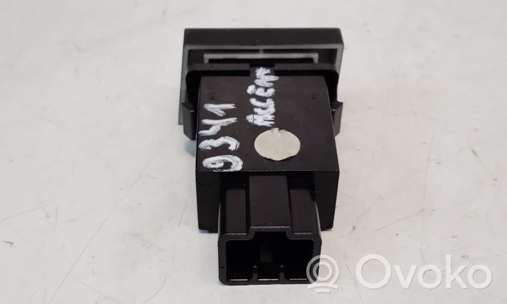 Hyundai Accent Windscreen/window heater switch 9371025000