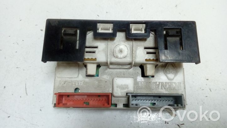 Nissan Interstar Monitor / wyświetlacz / ekran 216562107