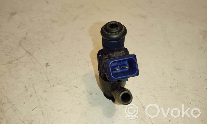 Volkswagen Golf IV Injecteur de carburant 06A906031C