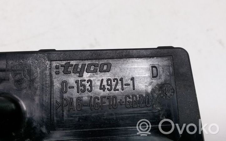 Opel Zafira B Module de fusibles 13206745GR