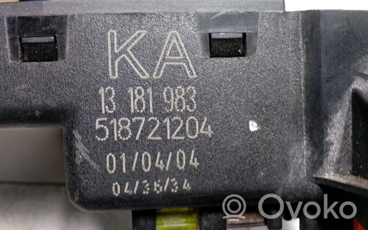 Opel Vectra C Module de fusibles 13181983KA