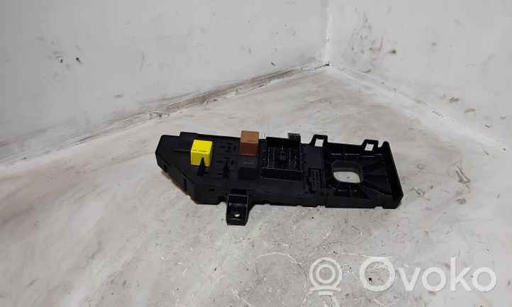 Opel Vectra C Module de fusibles 13181983