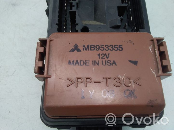 Mitsubishi Carisma Fuse module MB953355