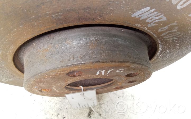 Volkswagen Golf VI Front brake disc 