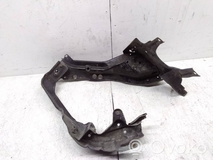 Mercedes-Benz CLS C219 Support phare frontale 