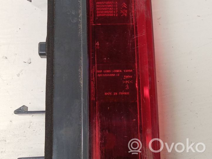 Opel Grandland X Third/center stoplight 9811951080E