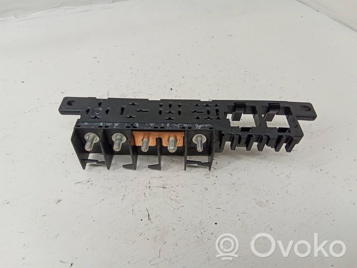 Volkswagen PASSAT B5 Module de fusibles 8L0941822A