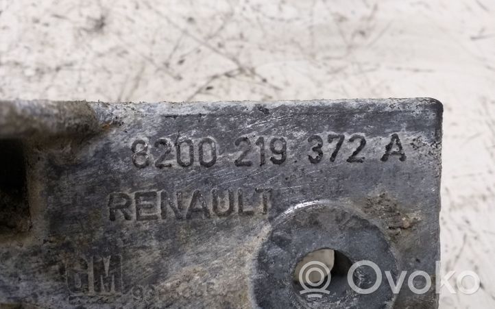 Renault Trafic II (X83) Vaihdelaatikon kannake 8200219372A